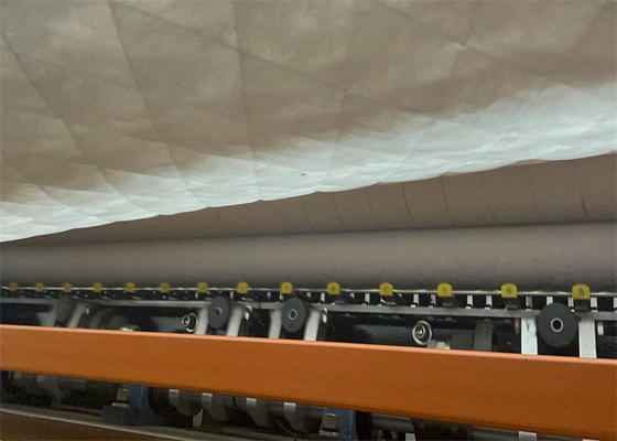 1600 tours par minute 94 pouces Quilter industriel multi-aiguille hautement efficace avec système de lubrification automatique
