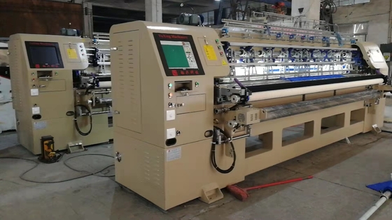 240 cm Largeur 1000 tours par minute Machine informatisée pour la production de couettes industrielles à grande vitesse