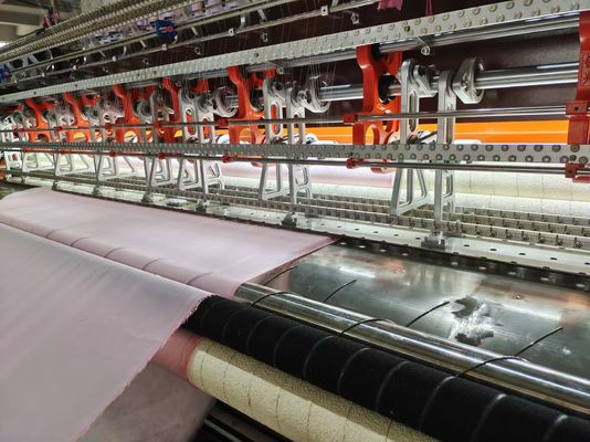 Édredon de couverture de 82 pouces faisant la machine avec le dispositif de coupe de bord